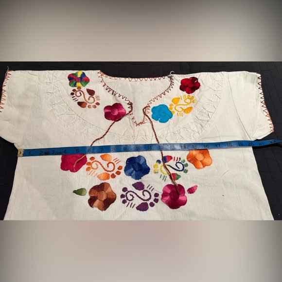 NEW HAND-EMBROIDERED IN MEXICO. Colorful Floral Embroidered White Cotton Top - Picture 5 of 6